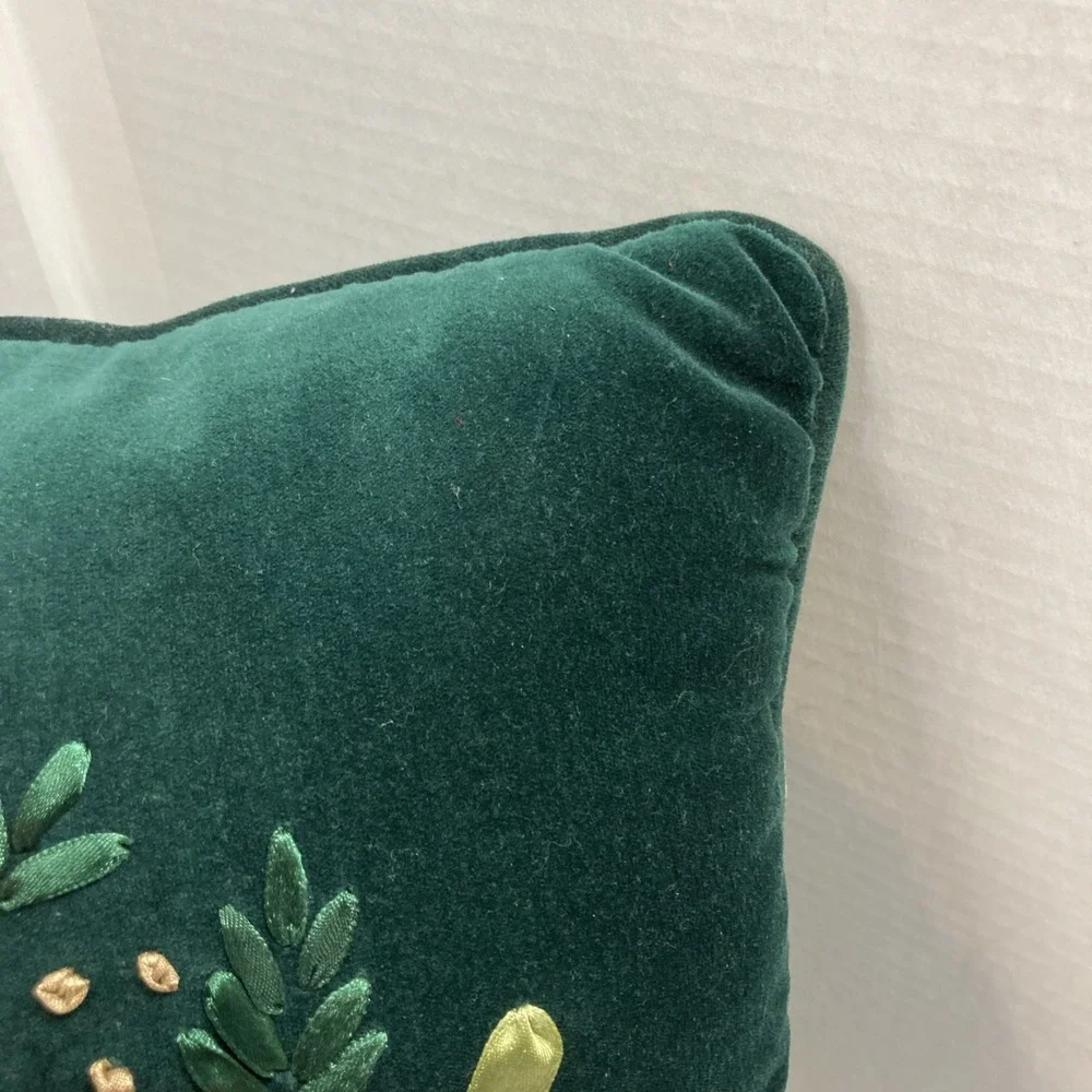 Vtg Velvet Green Embroidery & Ribbon Flowers‎ Christmas Wreath Pillow 15
